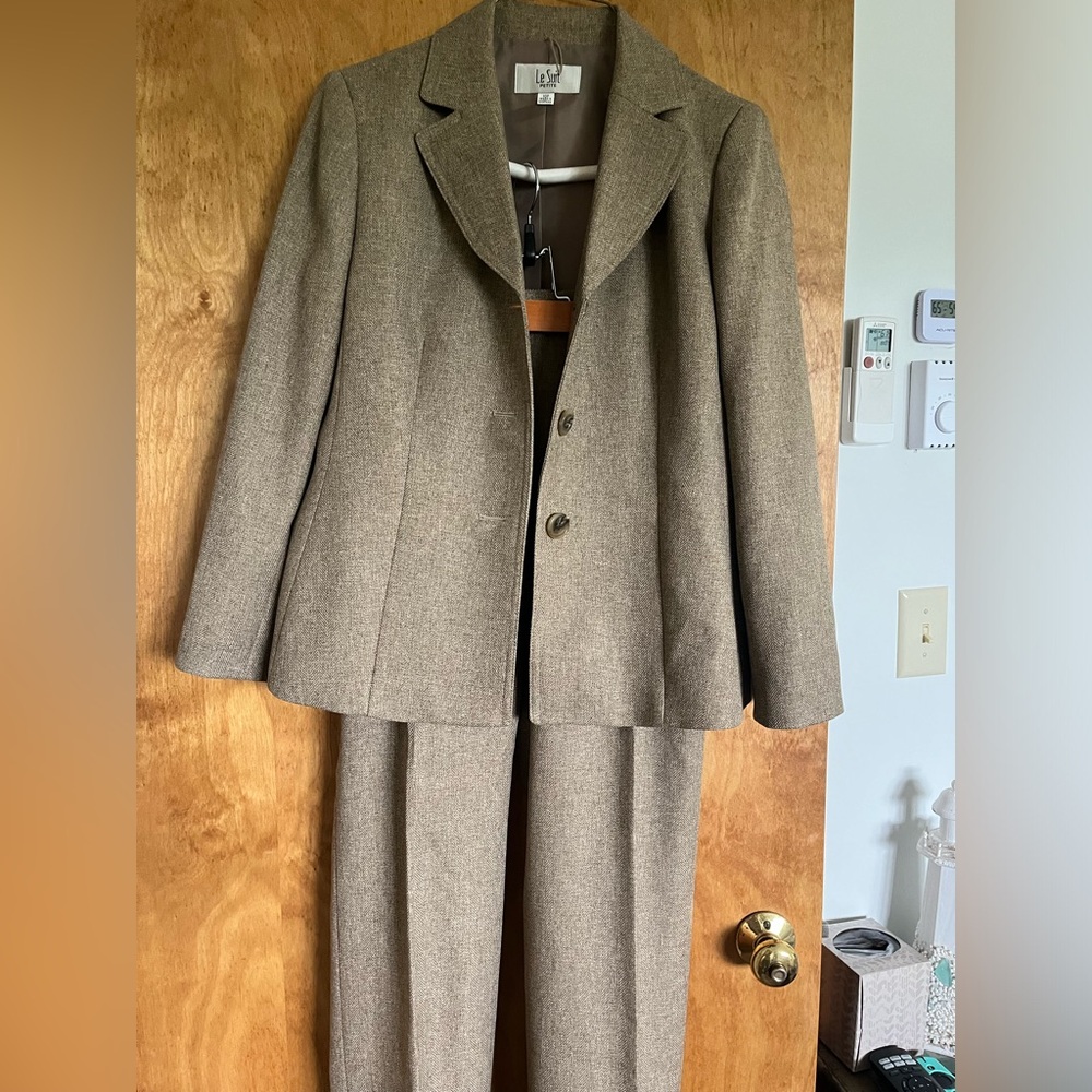 Le Suit Women's Tan Pantsuit